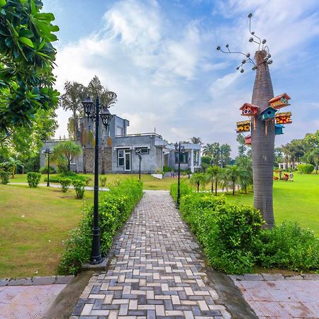 Stayvista At Wandering Vines Indoor Pool 4Bhk Luxury Villa In Delhi Sohna 外观 照片