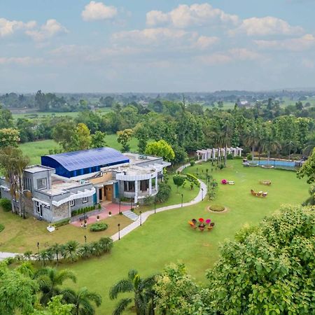 Stayvista At Wandering Vines Indoor Pool 4Bhk Luxury Villa In Delhi Sohna 外观 照片