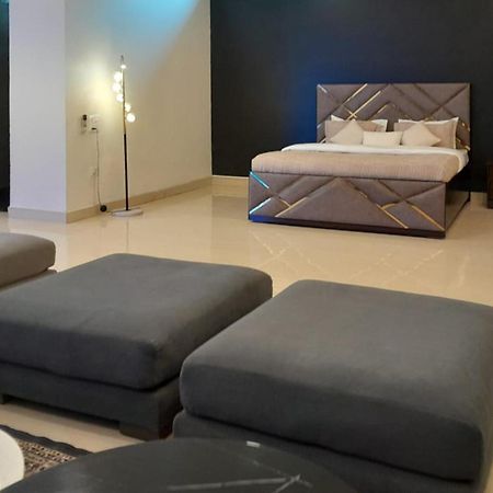 Stayvista At Wandering Vines Indoor Pool 4Bhk Luxury Villa In Delhi Sohna 外观 照片