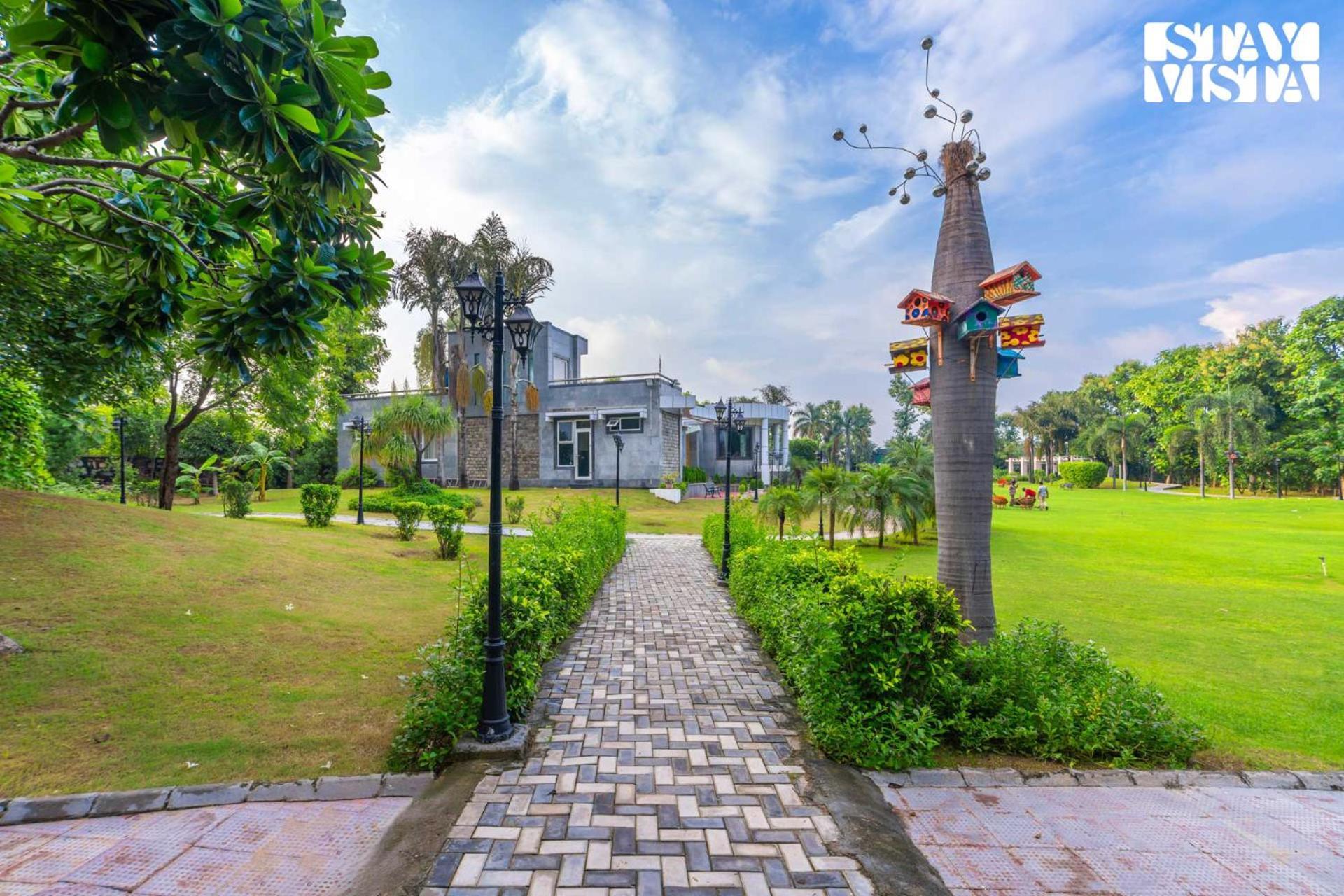 Stayvista At Wandering Vines Indoor Pool 4Bhk Luxury Villa In Delhi Sohna 外观 照片