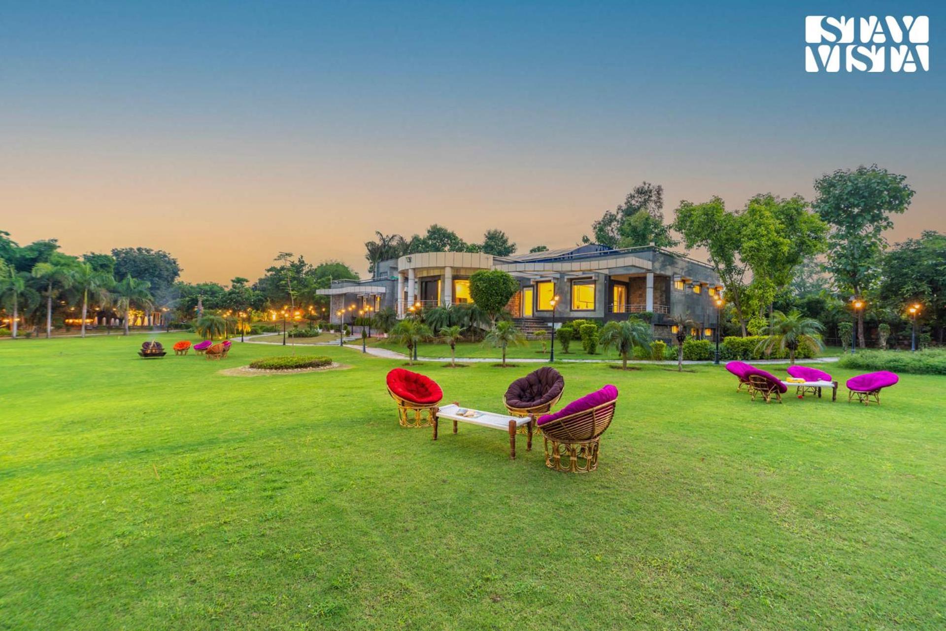 Stayvista At Wandering Vines Indoor Pool 4Bhk Luxury Villa In Delhi Sohna 外观 照片