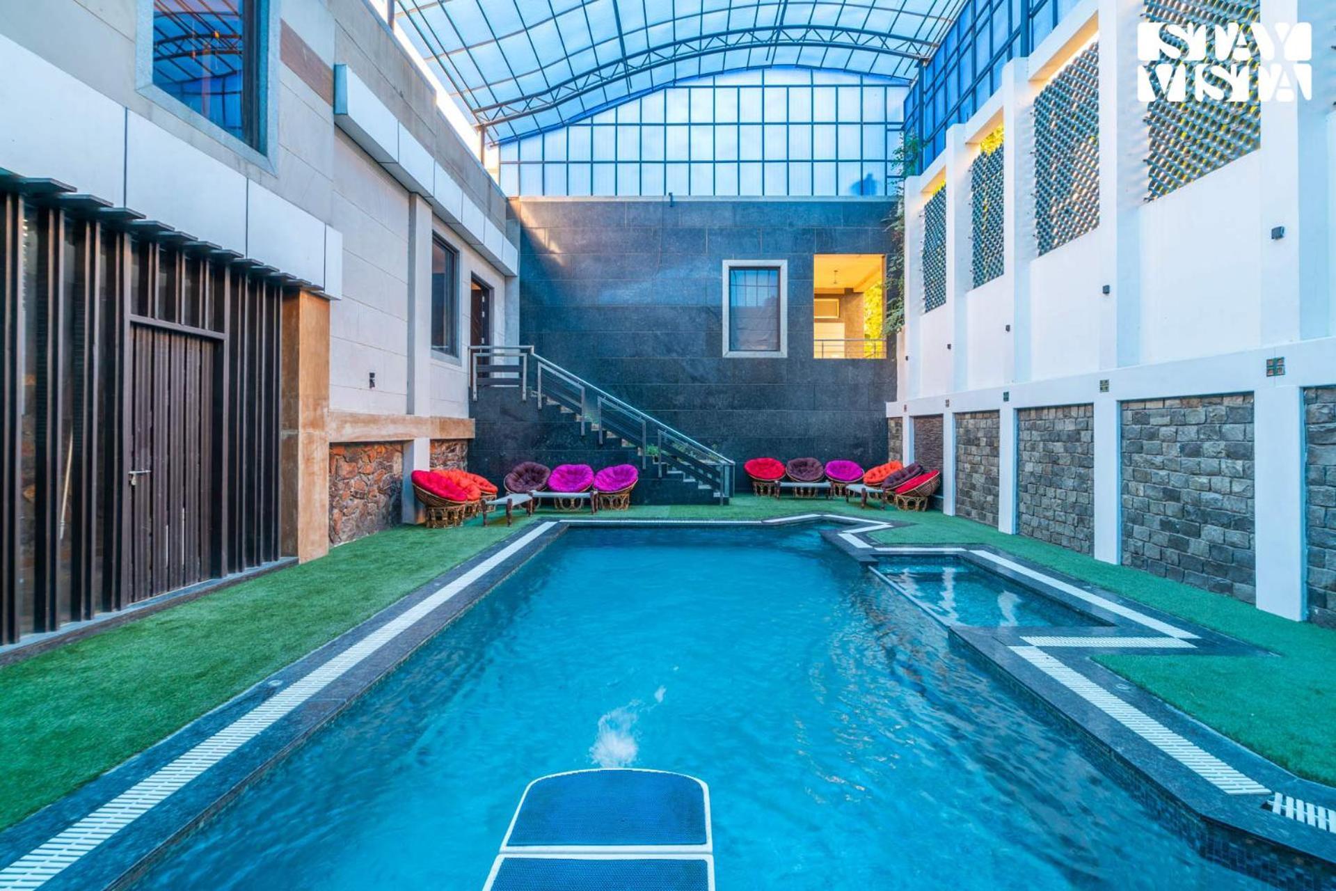 Stayvista At Wandering Vines Indoor Pool 4Bhk Luxury Villa In Delhi Sohna 外观 照片