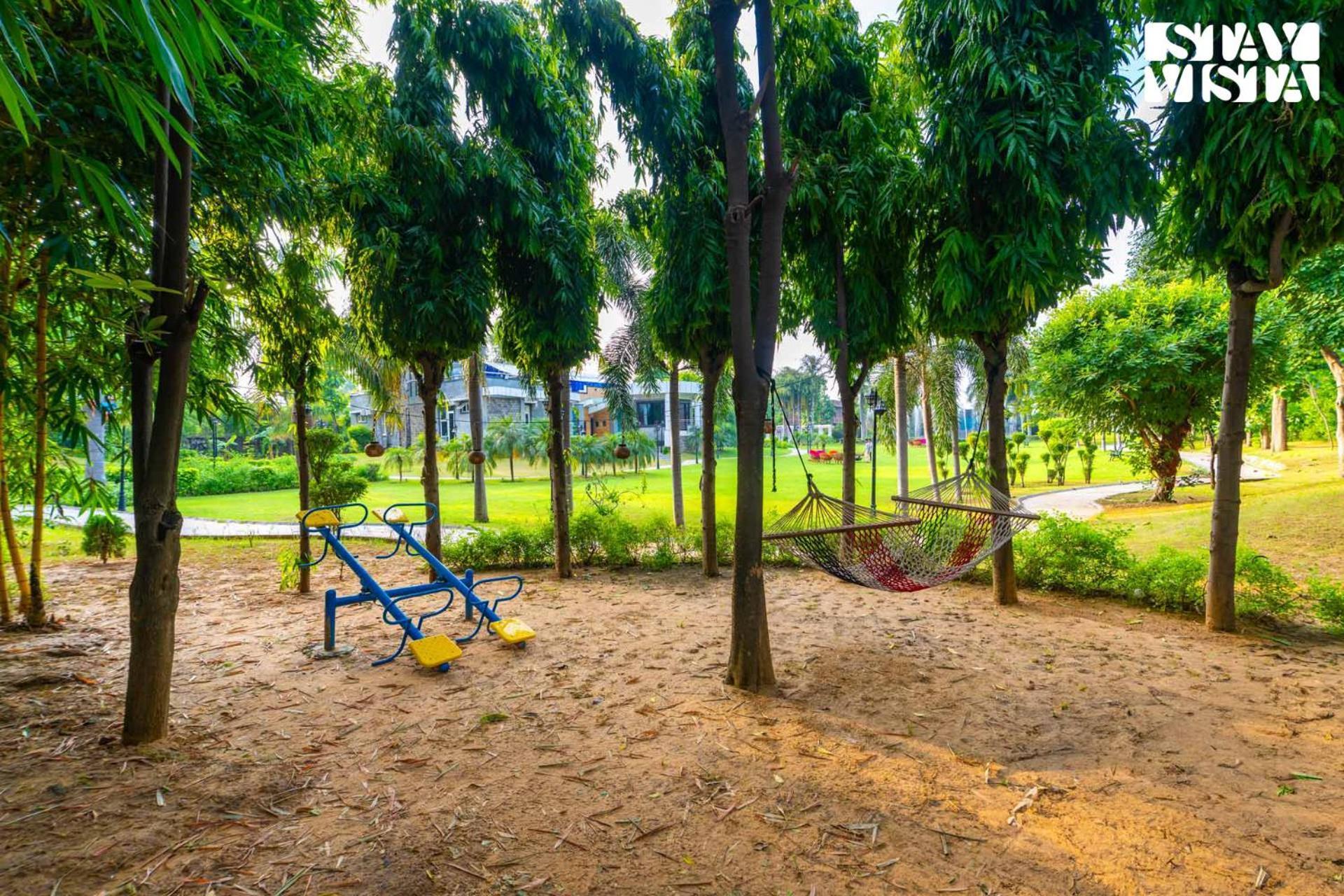 Stayvista At Wandering Vines Indoor Pool 4Bhk Luxury Villa In Delhi Sohna 外观 照片