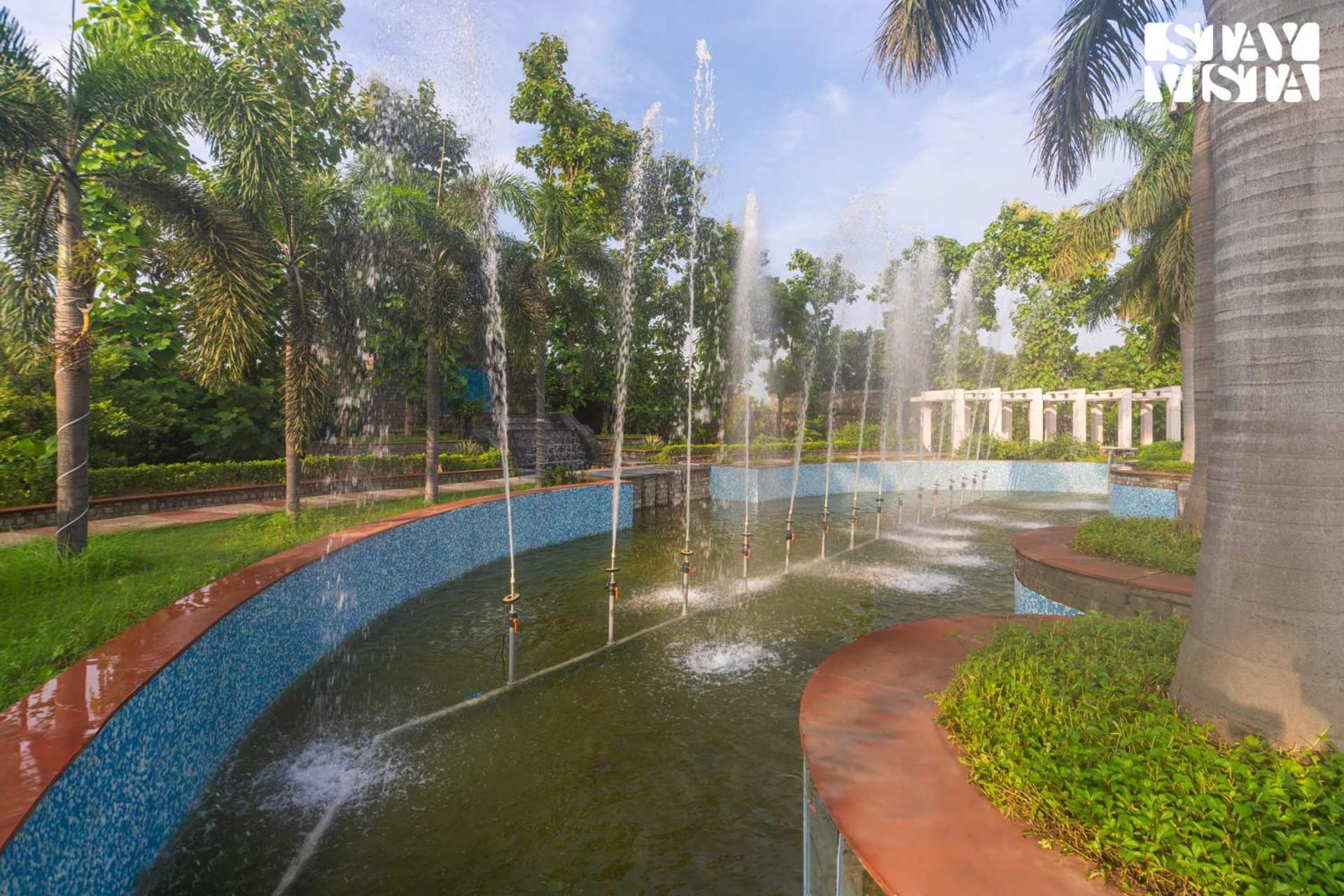 Stayvista At Wandering Vines Indoor Pool 4Bhk Luxury Villa In Delhi Sohna 外观 照片