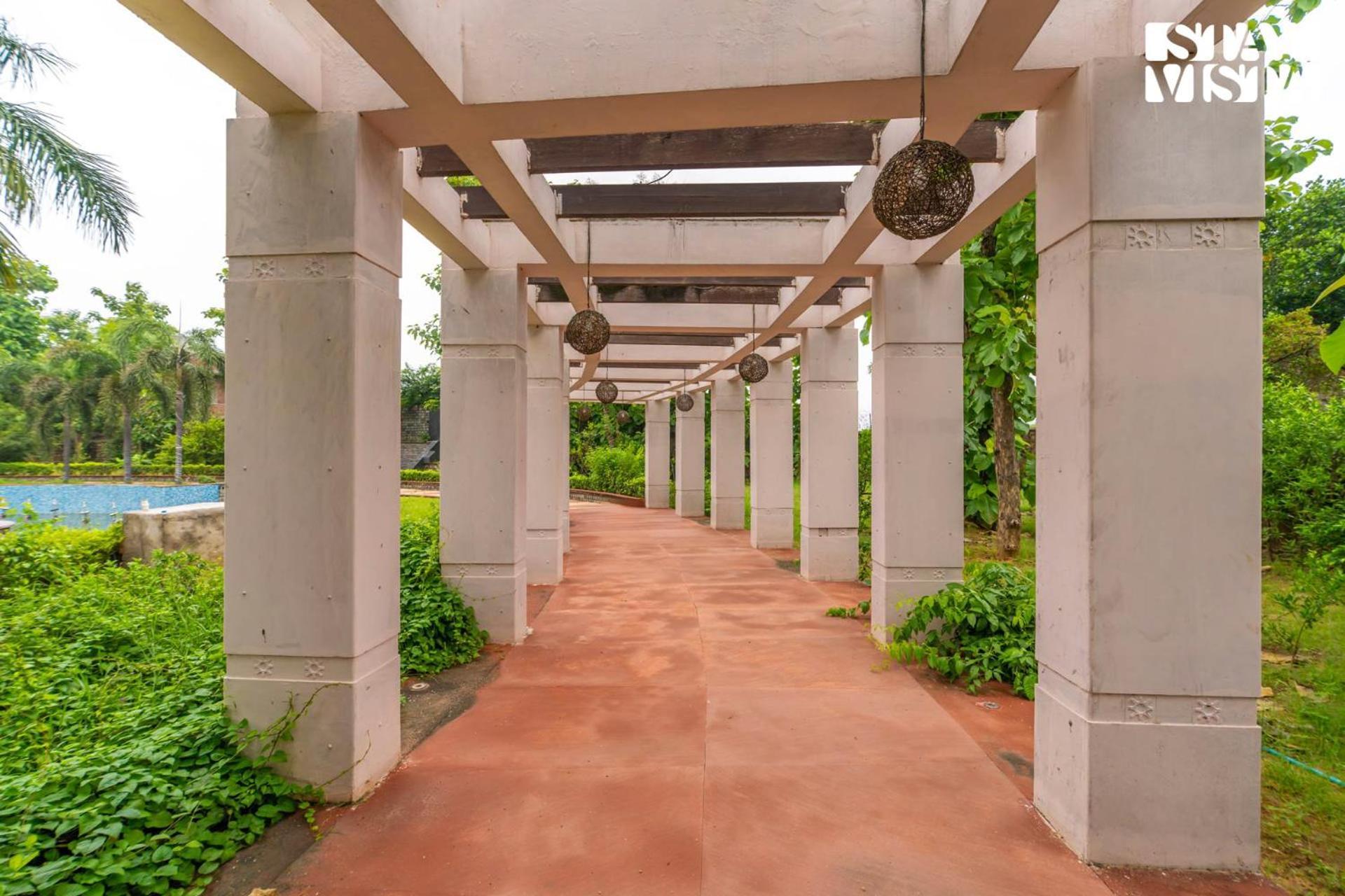 Stayvista At Wandering Vines Indoor Pool 4Bhk Luxury Villa In Delhi Sohna 外观 照片