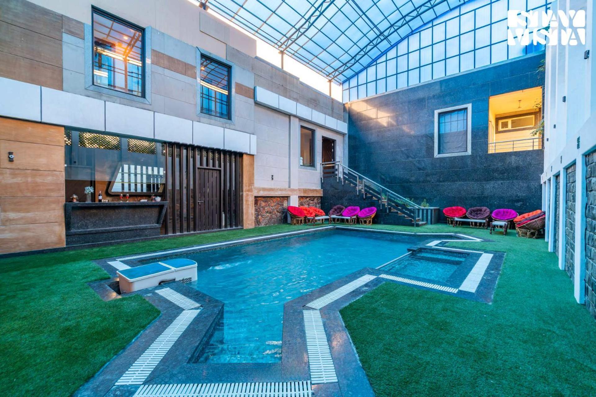 Stayvista At Wandering Vines Indoor Pool 4Bhk Luxury Villa In Delhi Sohna 外观 照片