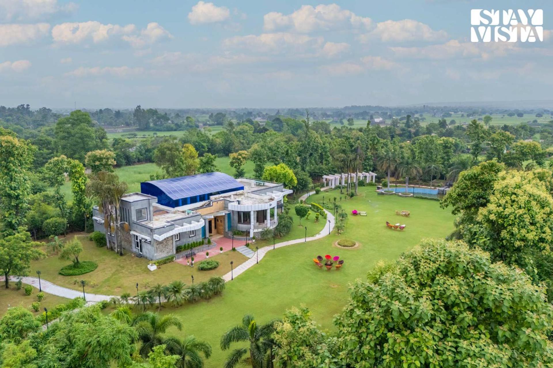 Stayvista At Wandering Vines Indoor Pool 4Bhk Luxury Villa In Delhi Sohna 外观 照片
