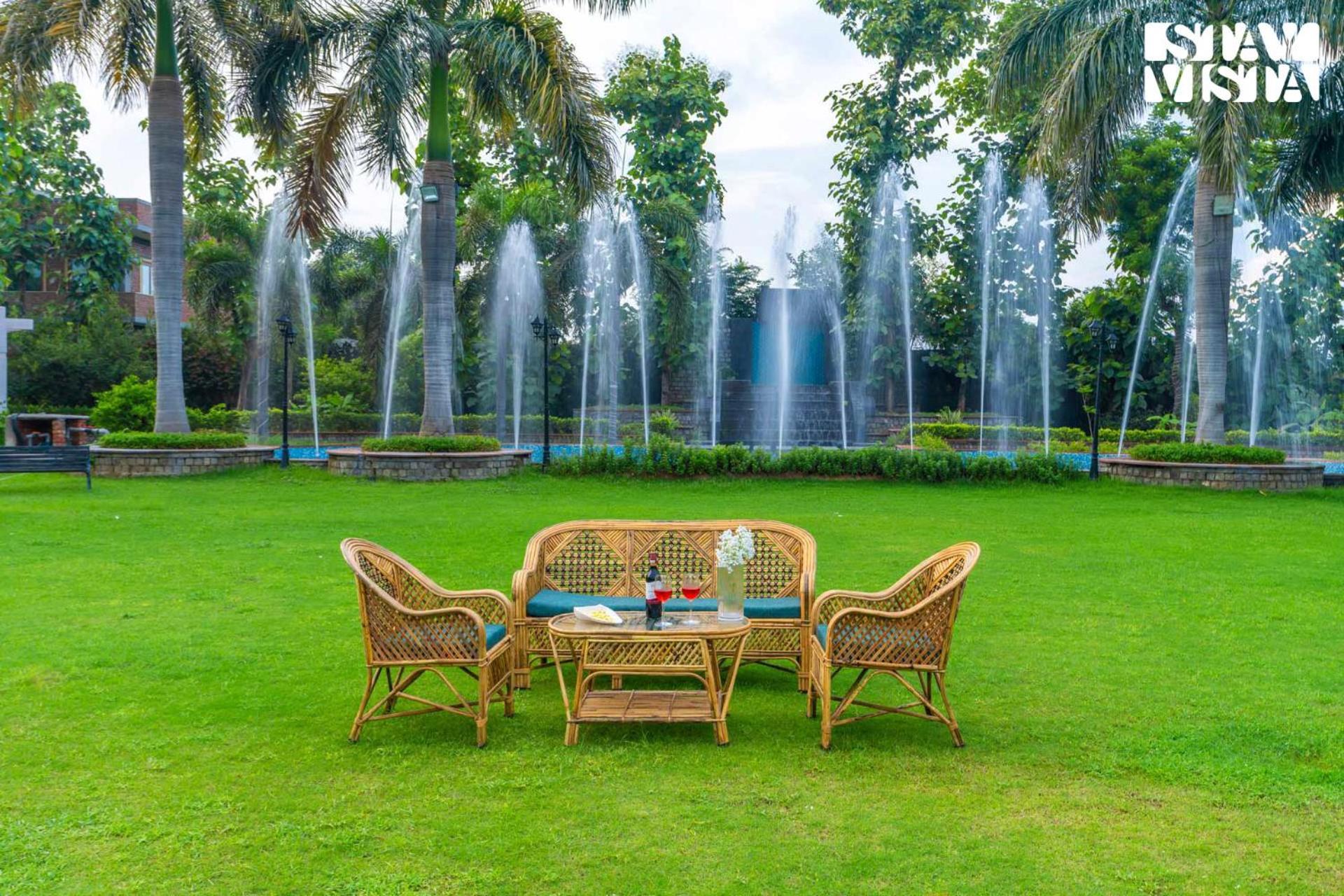 Stayvista At Wandering Vines Indoor Pool 4Bhk Luxury Villa In Delhi Sohna 外观 照片