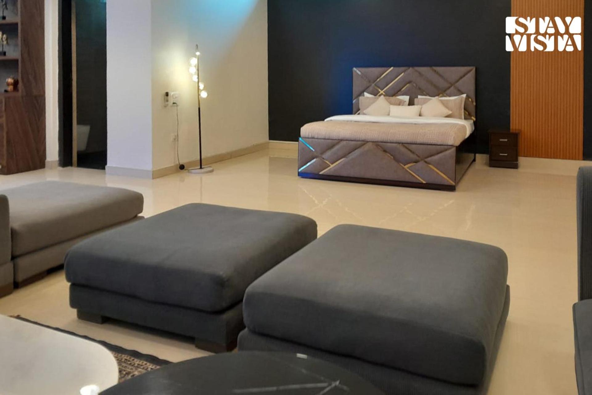Stayvista At Wandering Vines Indoor Pool 4Bhk Luxury Villa In Delhi Sohna 外观 照片